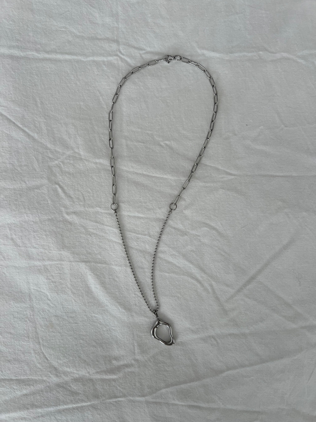 Collar Melted Charm plateado
