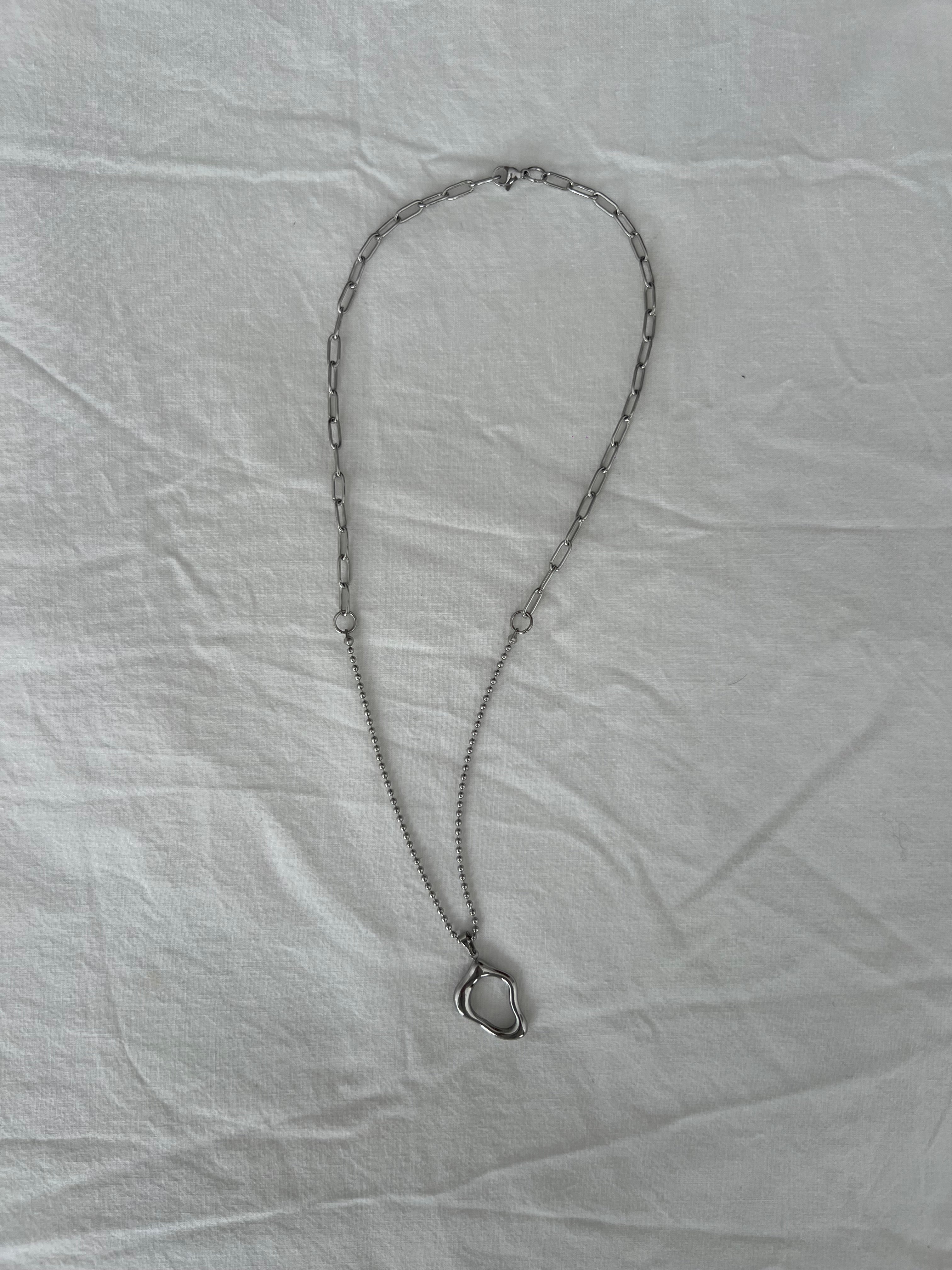 Collar Melted Charm plateado
