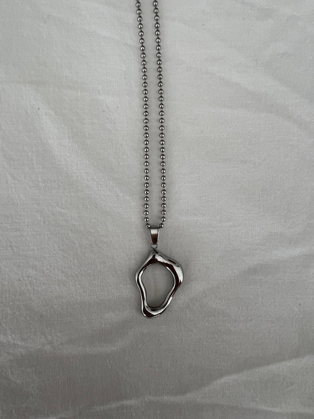 Collar Melted Charm plateado