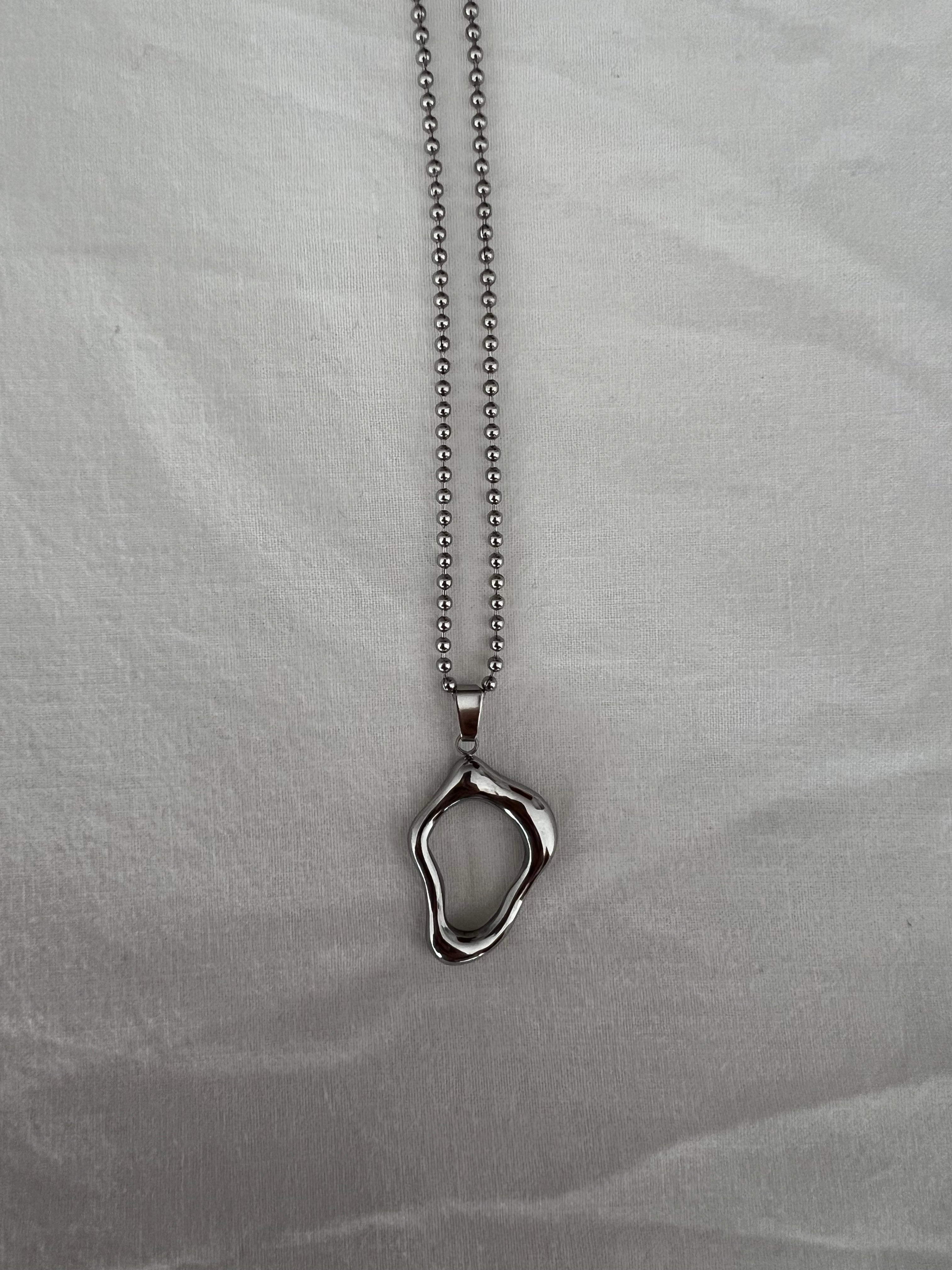 Collar Melted Charm plateado